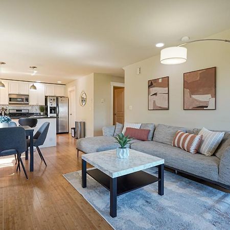 Stylish North Seattle Townhouse- Dual Master Suites エクステリア 写真