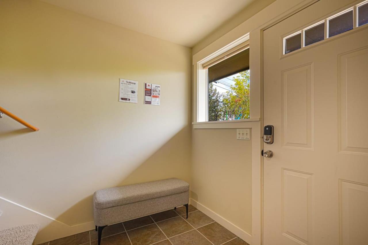 Stylish North Seattle Townhouse- Dual Master Suites エクステリア 写真