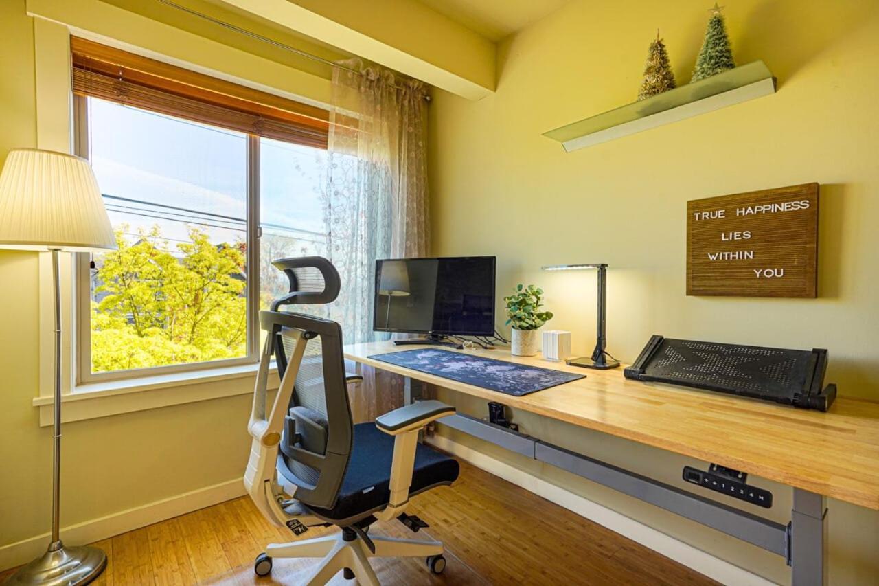 Stylish North Seattle Townhouse- Dual Master Suites エクステリア 写真
