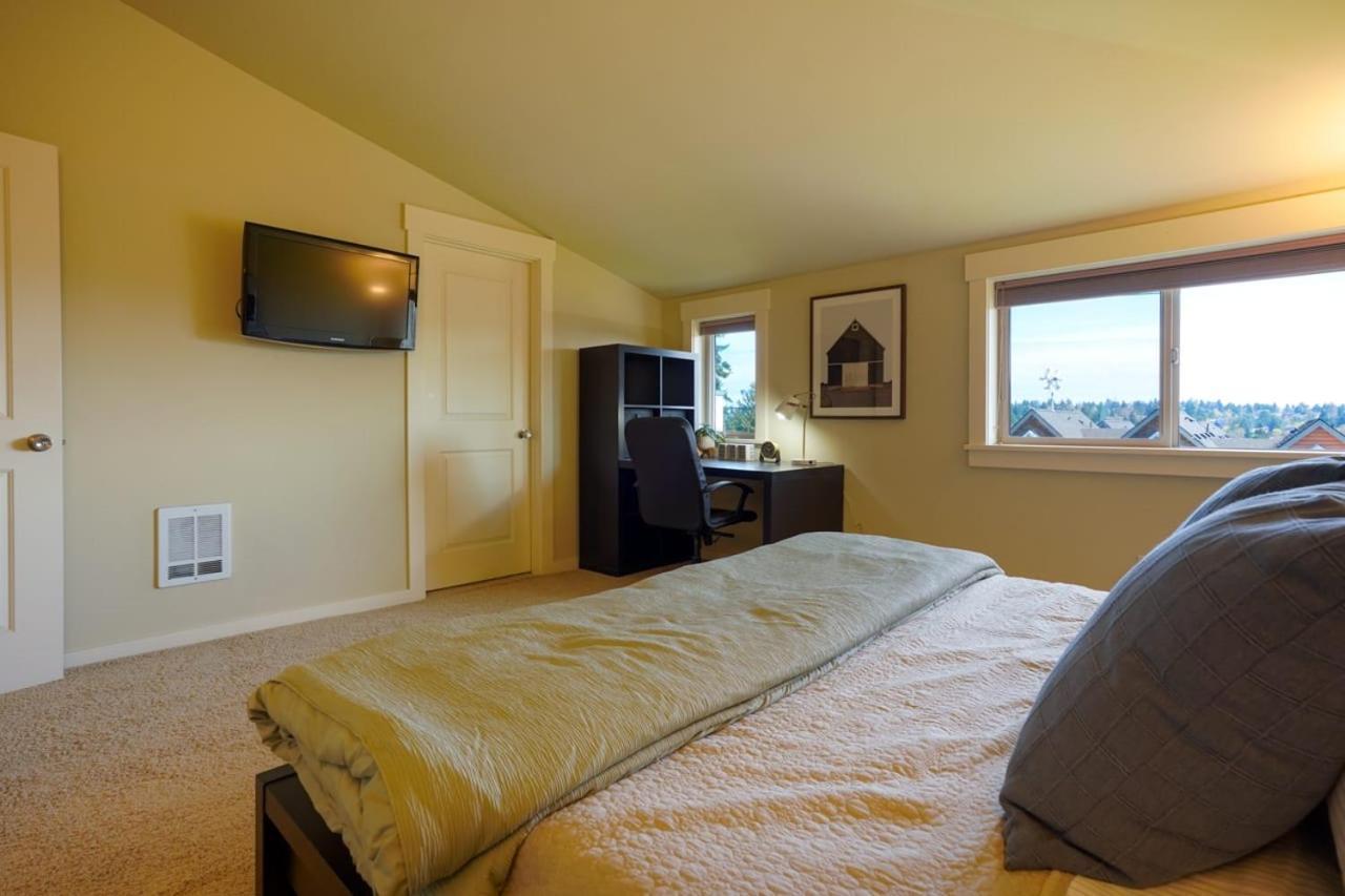 Stylish North Seattle Townhouse- Dual Master Suites エクステリア 写真