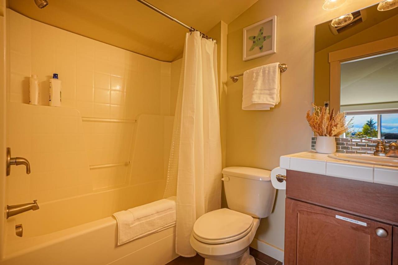 Stylish North Seattle Townhouse- Dual Master Suites エクステリア 写真