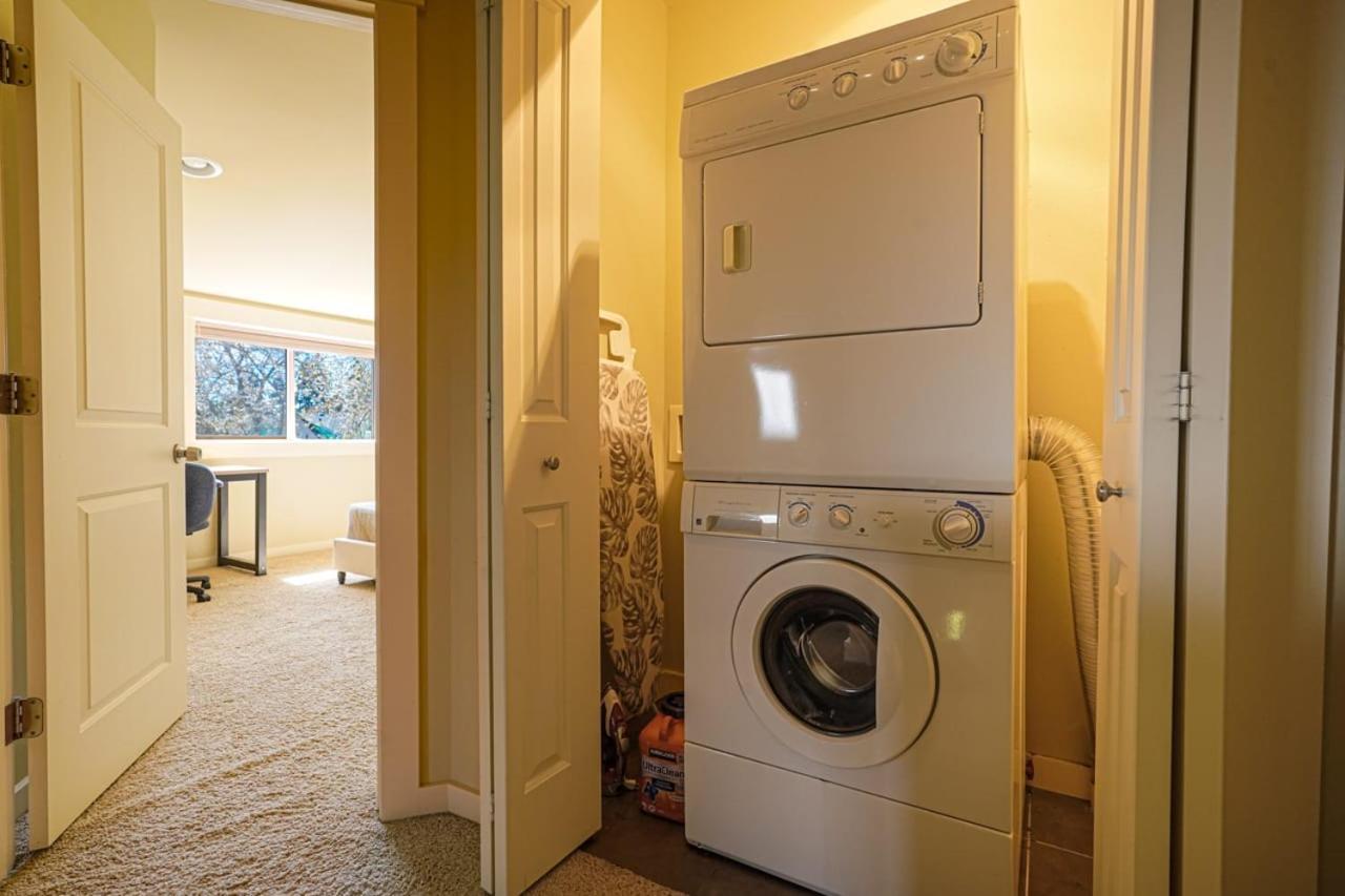 Stylish North Seattle Townhouse- Dual Master Suites エクステリア 写真