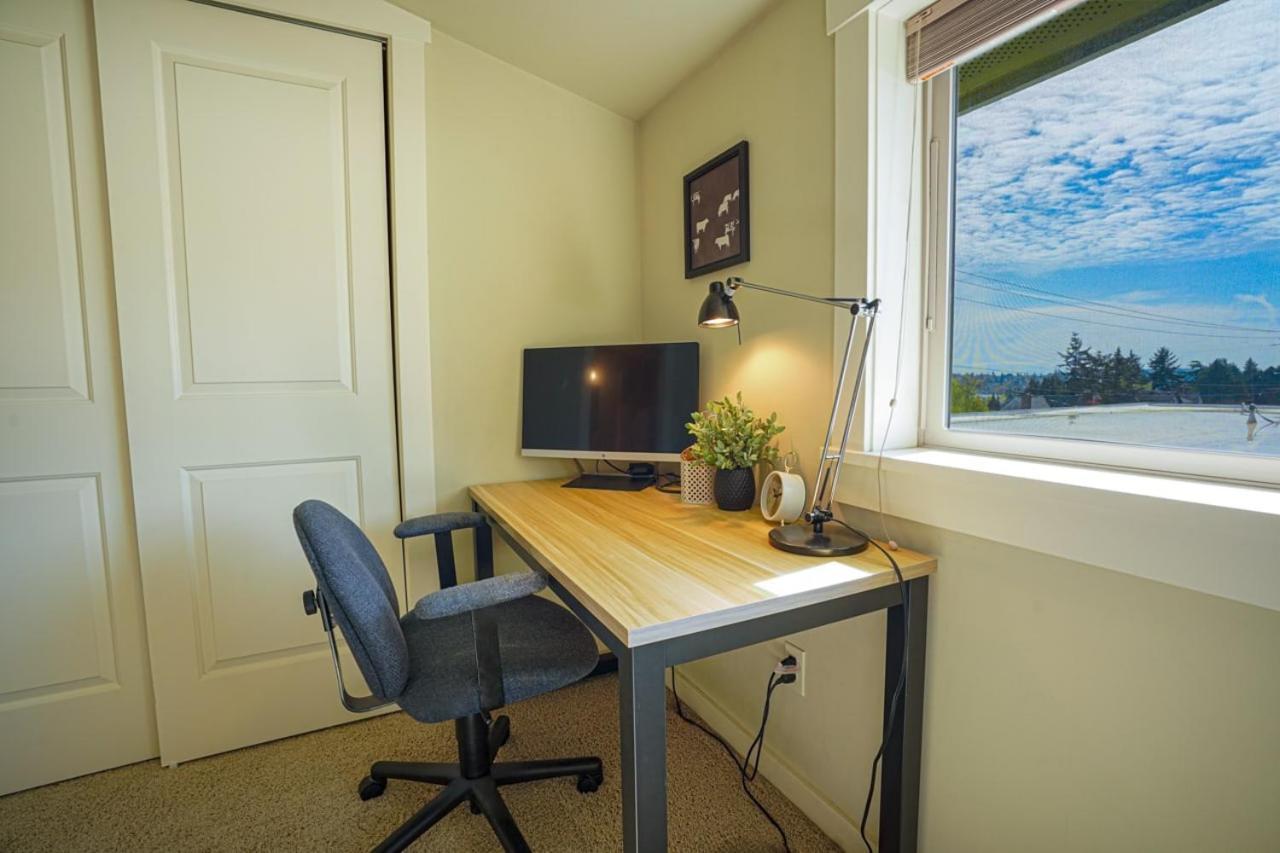 Stylish North Seattle Townhouse- Dual Master Suites エクステリア 写真