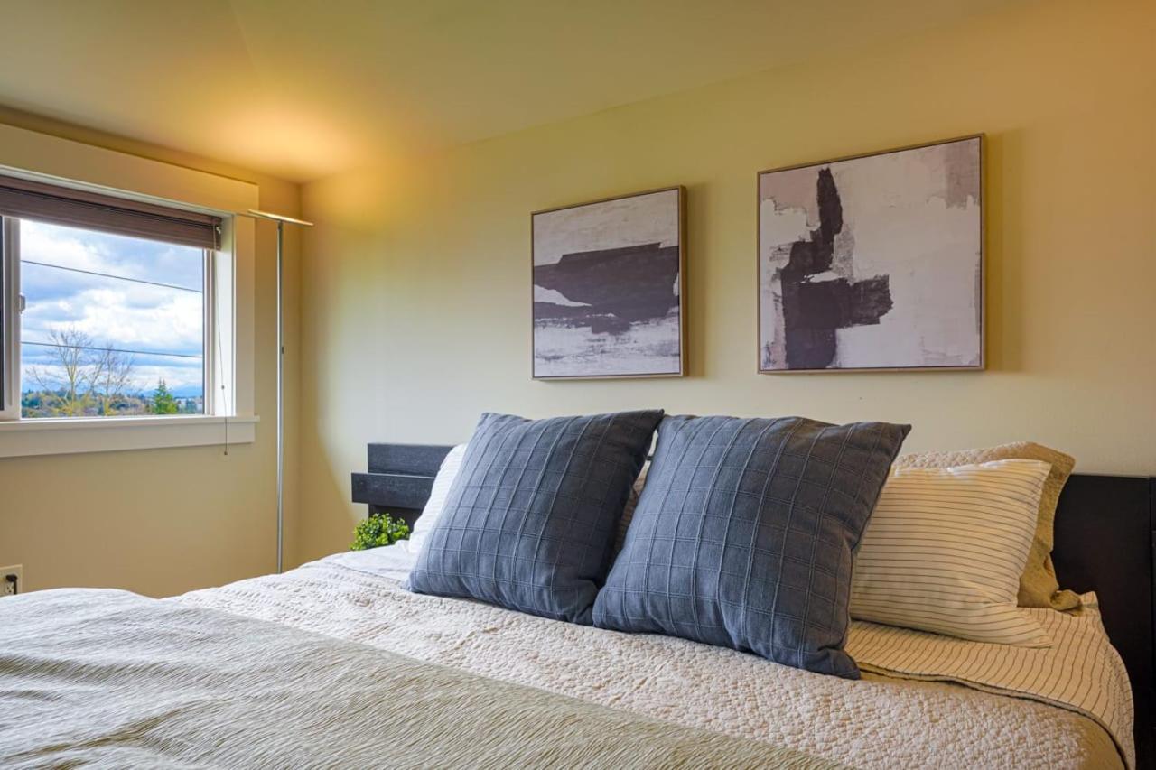 Stylish North Seattle Townhouse- Dual Master Suites エクステリア 写真