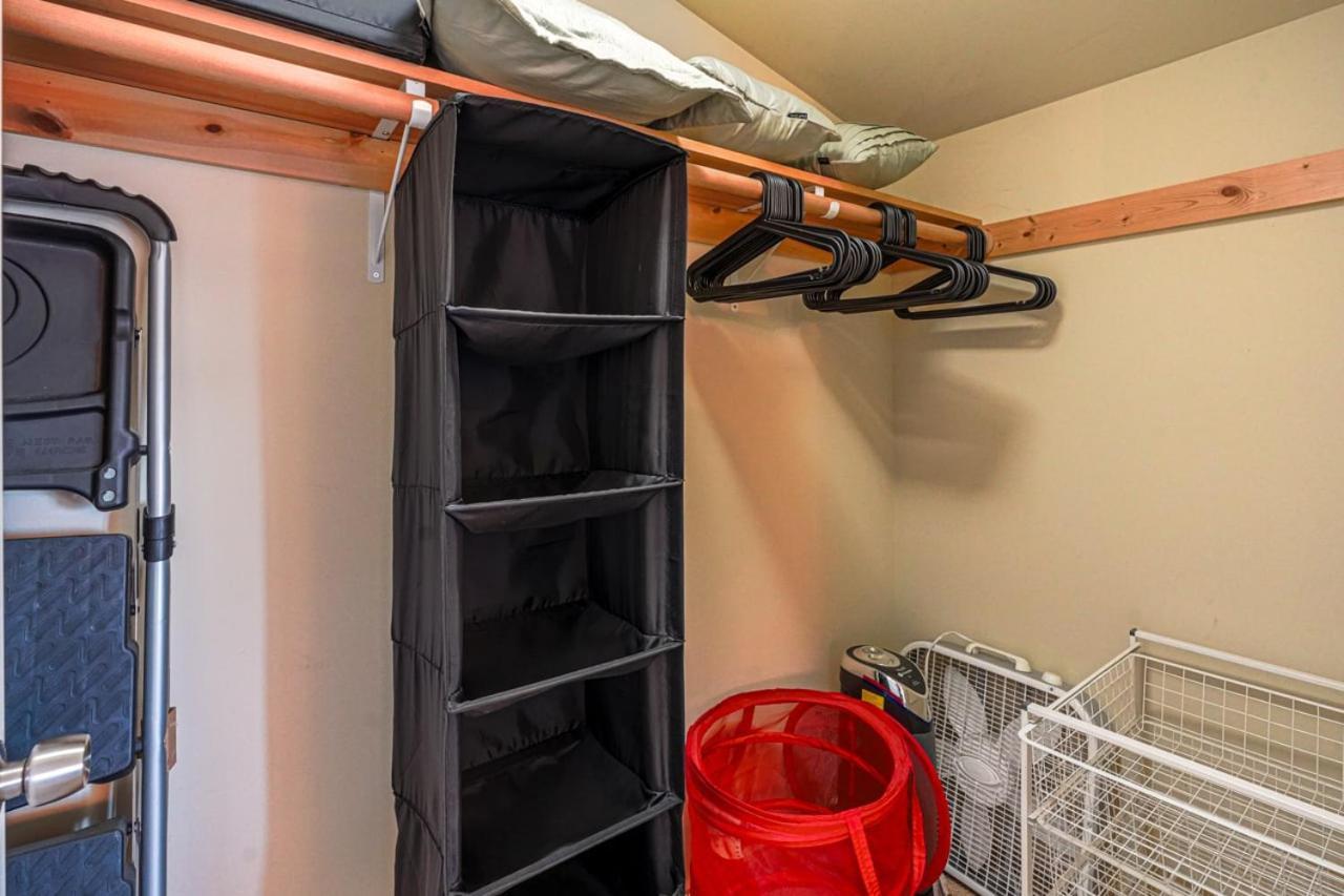 Stylish North Seattle Townhouse- Dual Master Suites エクステリア 写真