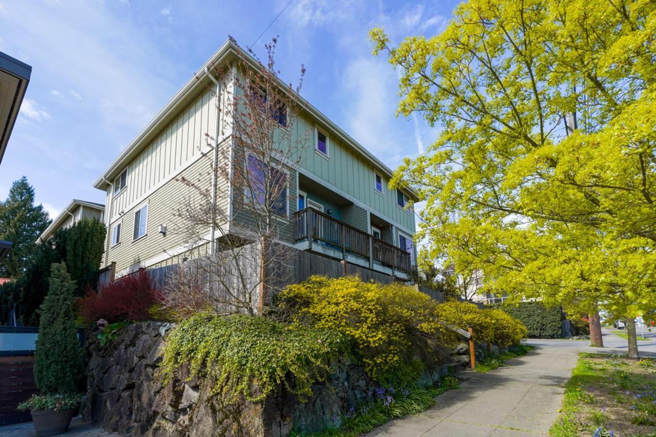 Stylish North Seattle Townhouse- Dual Master Suites エクステリア 写真