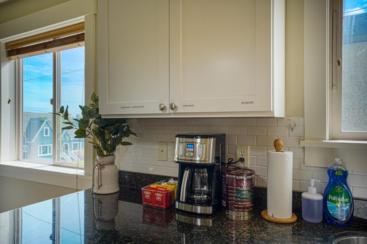 Stylish North Seattle Townhouse- Dual Master Suites エクステリア 写真